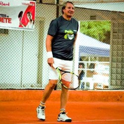 O tenista Marcio Brito é campeão paranaense 2023 na categoria Super Master